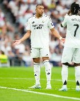 六台嘉宾：维尼修斯或姆巴佩需要改变态度，否则其中一个得走人