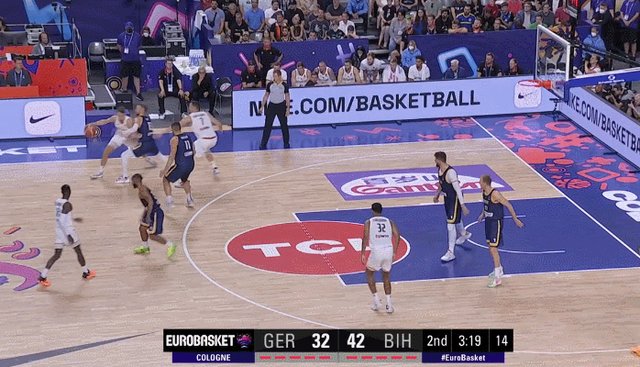 1662639783638091709.gif 3.gif